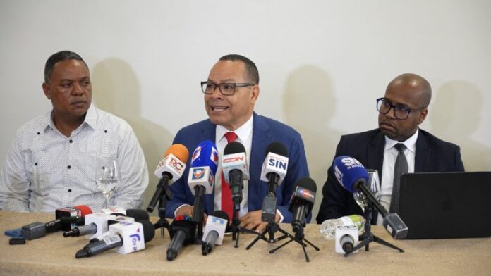 Dekolor sale al frente a denuncia de supuesto soborno