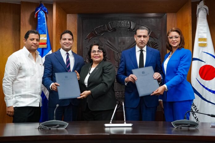 Cámara de Cuentas y FINJUS suscriben acuerdo y destacan el rol social de la fiscalización en la lucha contra la desigualdad