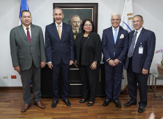 Cámara de Cuentas y MESCyT acuerdan impulsar programas de capacitación para colaboradores