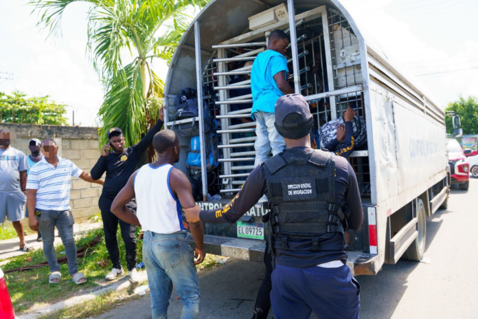 DGM dice deportó 1,394 haitianos indocumentados en el fin de semana