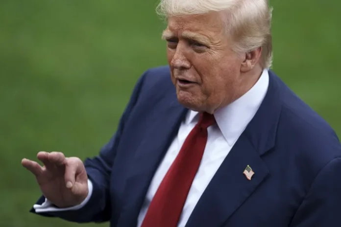 Trump critica a los senadores demócratas y los acusa de "extorsionadores"