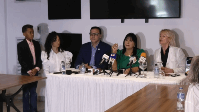 Colegio dará becas a 54 niños que perdieron sus padres en derrumbe del Jet Set