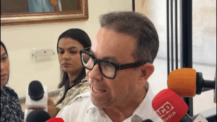 Amado Díaz tilda de enograta y narcisista al senador Taveras