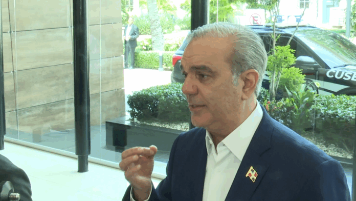 Abinader reitera que trabajan para solucionar crisis energética