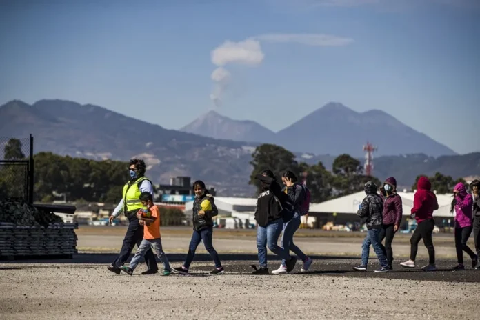 Una jueza bloquea el plan del Gobierno de EE.UU. para deportar a niños guatemaltecos