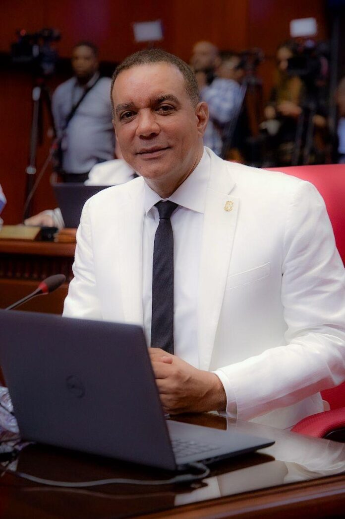 Senador Carlos Gómez califica de exitoso primer año de gestión de Abinader