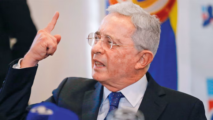 Justicia de Colombia ordena libertad inmediata de expresidente Álvaro Uribe mientras apela condena