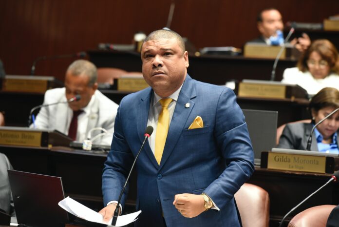 Diputado asegura presupuesto complementario pone de manifiesto parálisis económica del país