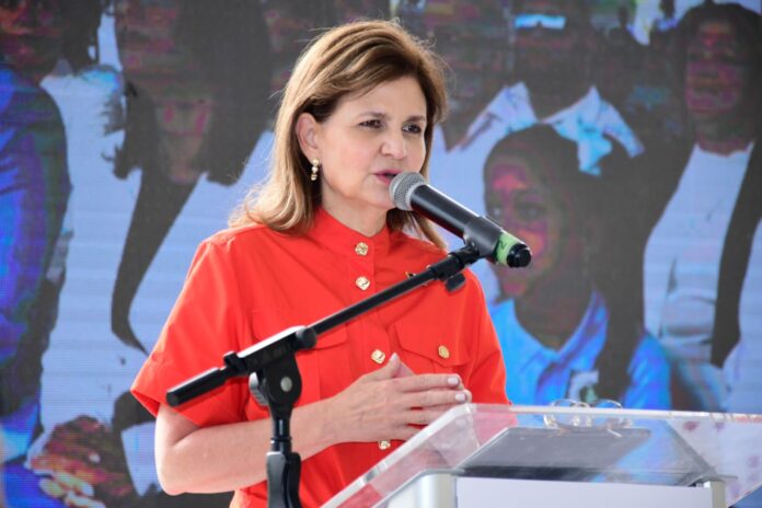 Raquel Peña da apertura a año escolar 2025-2026 en Santiago