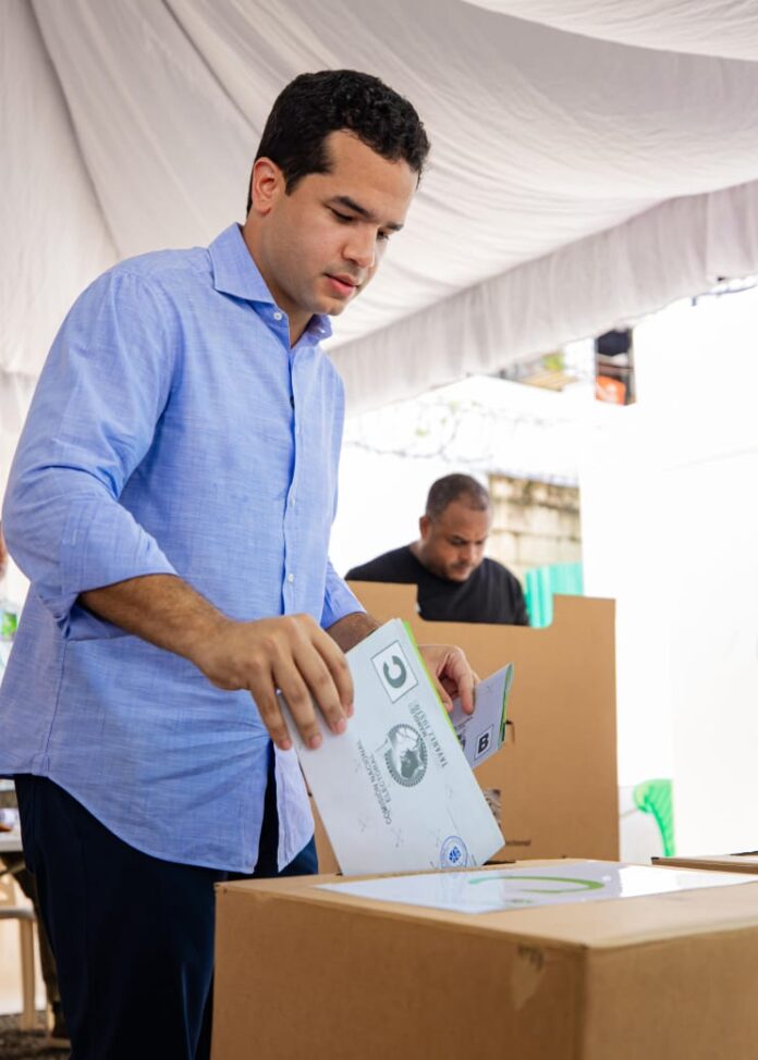 Omar Fernández destaca madurez política de la Fuerza del Pueblo y proyecta victoria en 2028