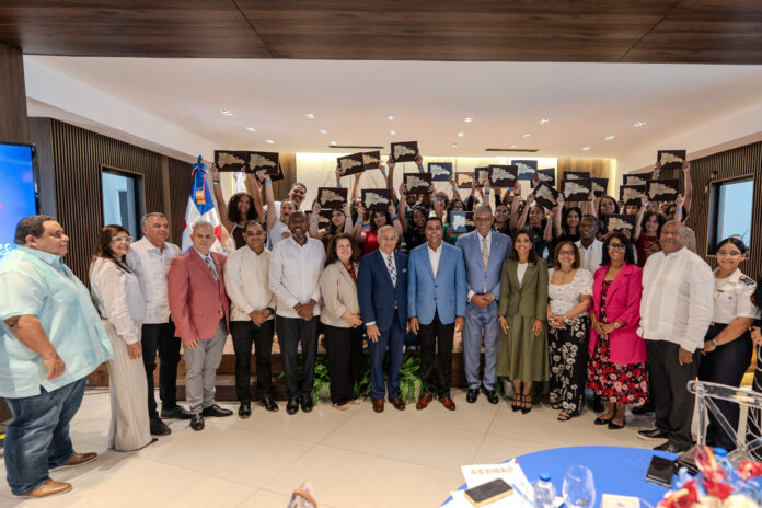 LMD celebra reconocimiento especial a 30 jóvenes dominicanos meritorios de la diáspora