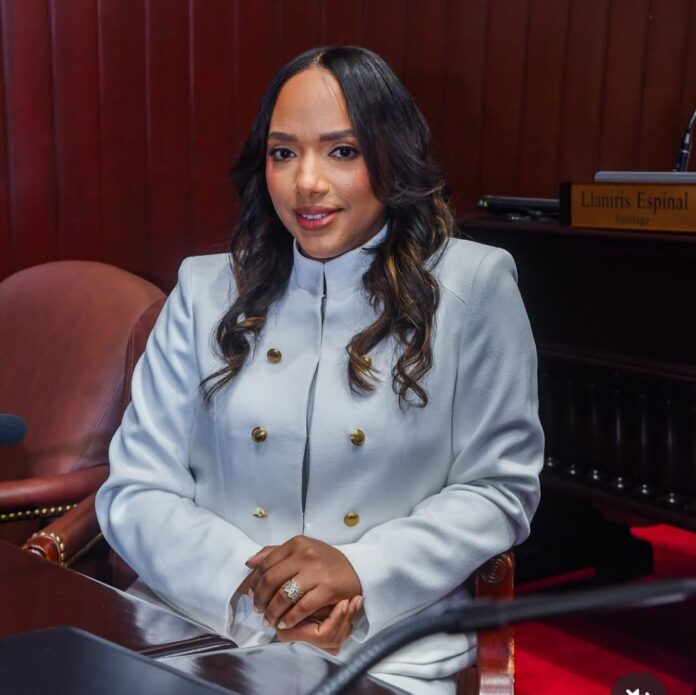 La legisladora por Santo Domingo Este Tayluma Calderón, presentó las memorias de su gestión