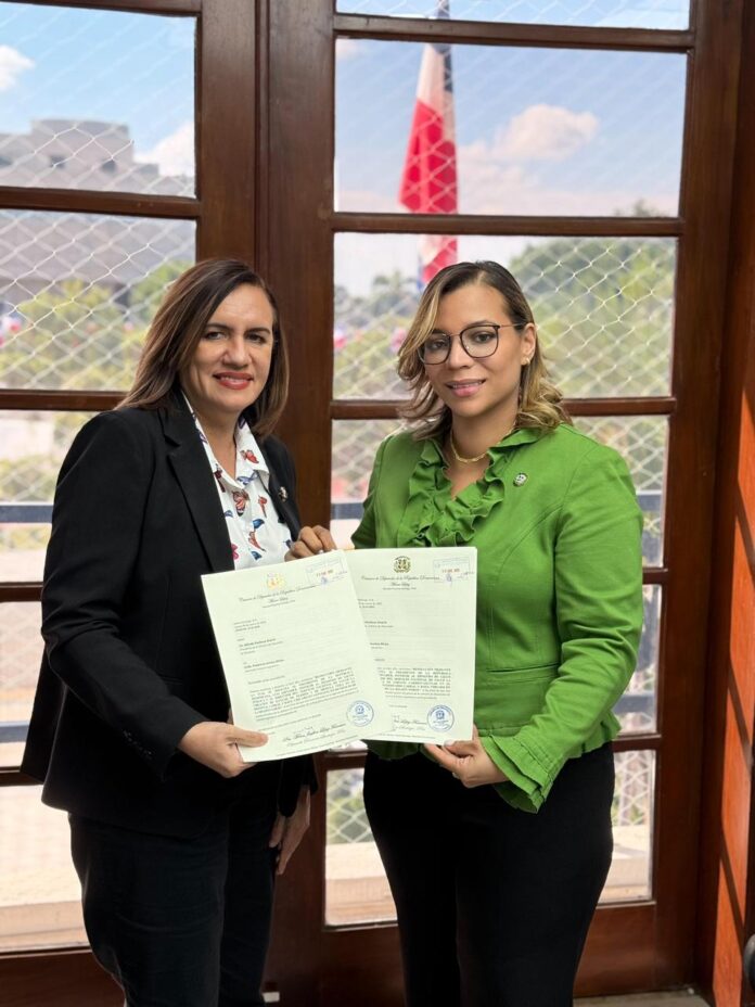 Diputada Mirna López agradece respaldo a bancos de tejidos y médula ósea en Santiago