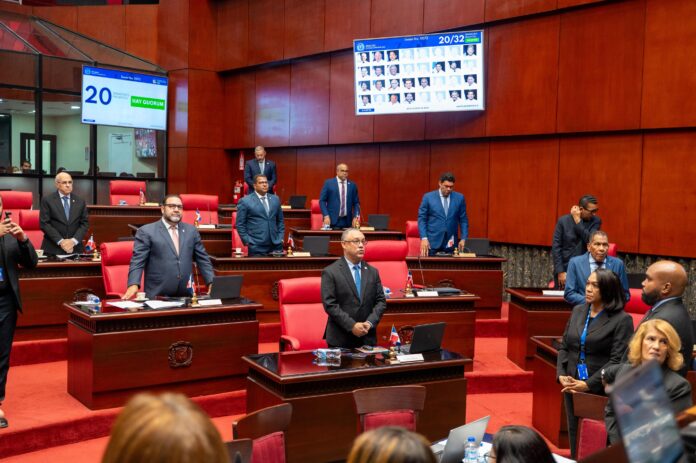 Senadores aprueban en 2da lectura ley que dispone instalación de fuentes de energía renovable en edificios públicos y privados