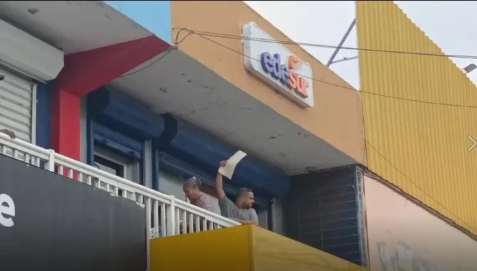 Protestan en Los Girasoles por apagones y falta de respuesta de Edesur
