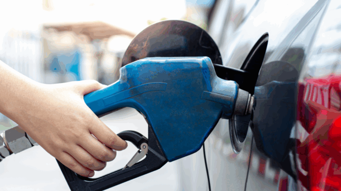 Gobierno mantiene sin variación precio de principales combustibles