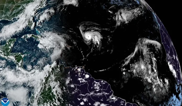 Humberto es ya huracán categoría 5 mientras surge depresión que podría afectar a EE.UU.