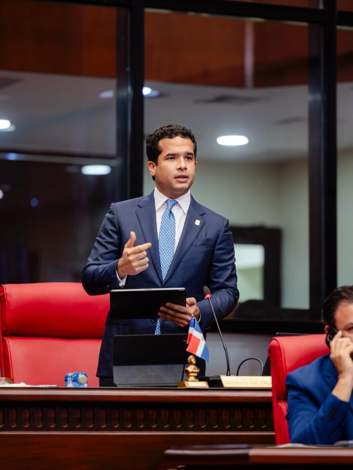 Gobierno aumenta RD$34,000MM al gasto corriente, denuncia Omar Fernández