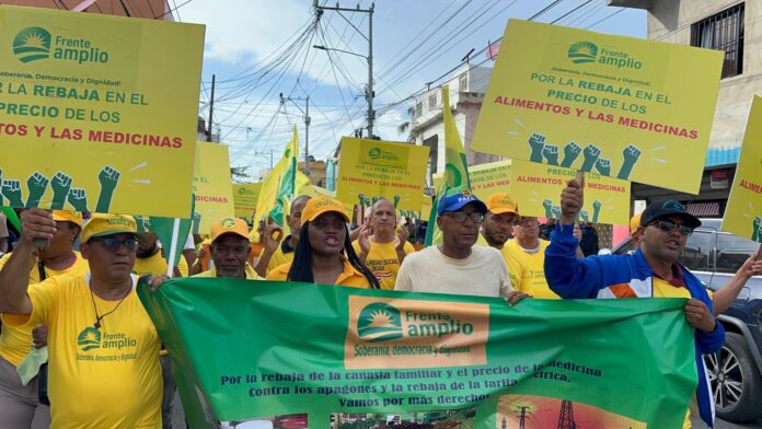 Frente Amplio realiza caminata protesta en SDE contra alto costo de la canasta familiar