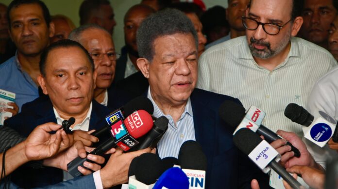 Leonel Fernández se solidariza con afectados por tormenta Melissa