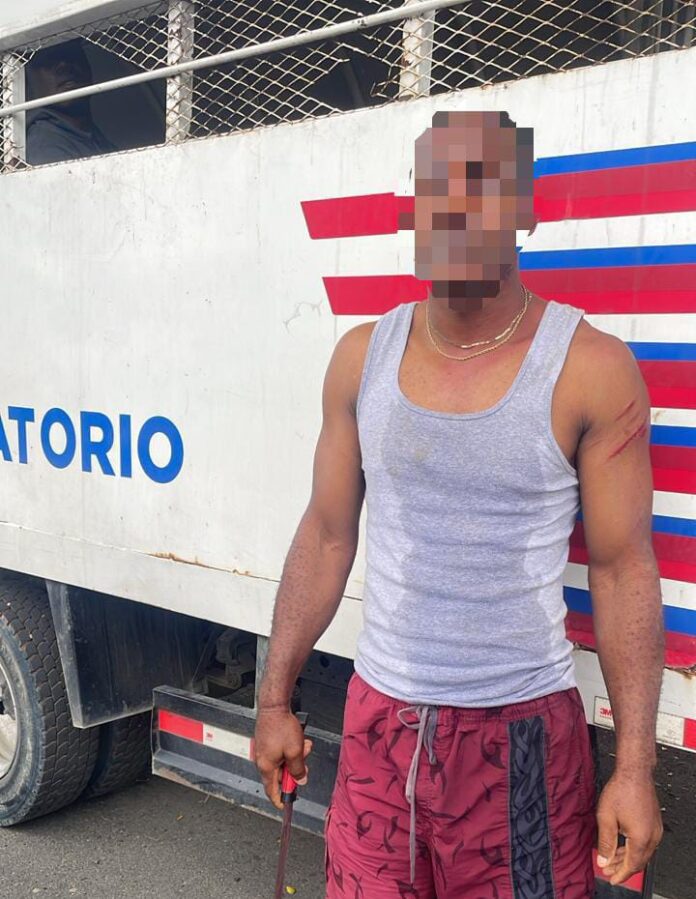 Agente de la DGM resulta herido por nacional haitiano durante operativo en Baní