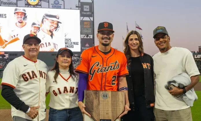 Willy Adames hace historia al ganar el Premio Willie Mac 2025