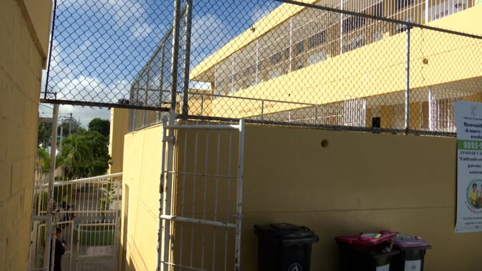 Centro Educativo Cristo Obrero en SDN, convierte baños en aulas debido a la sobrepoblación de estudiantes