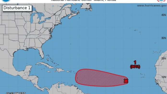 CNH pide estar atentos al disturbio tropical que podría convertirse en huracan CNH pide estar atentos al disturbio tropical que podría convertirse en huracan