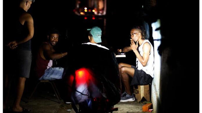 La crisis energética provoca apagones simultáneos en más de la mitad de Cuba