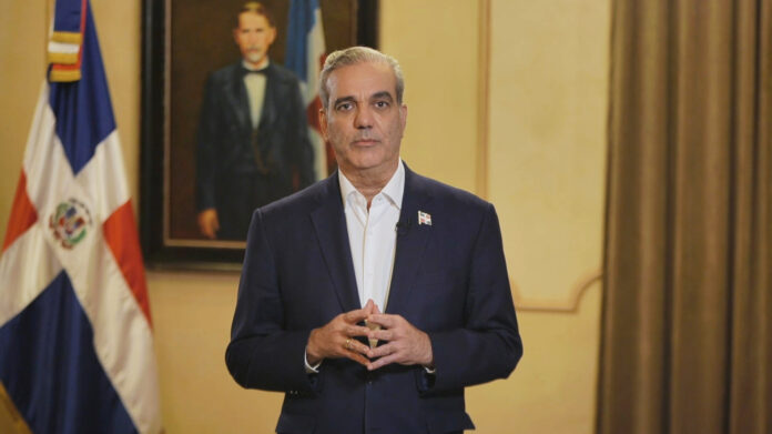Presidente Abinader afirma que el país está preparado para enfrentar el impacto de la crisis internacional del petróleo y que el Gobierno se mantendrá vigilante ante el alza de precios para proteger a las familias dominicanas