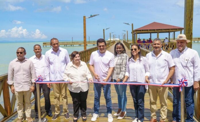 Ministerio de Turismo entrega reconstruido muelle turístico de Miches