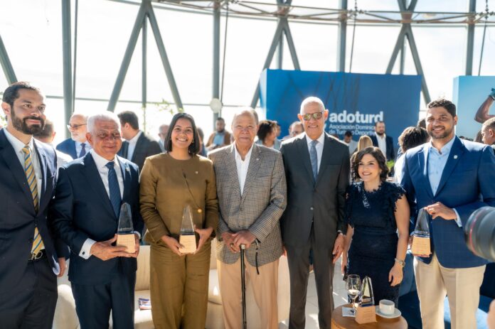 Adoturd reconoce al presidente del Senado por su apoyo al desarrollo deportivo