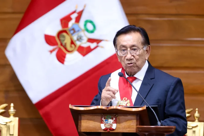El octogenario izquierdista José María Balcázar es el nuevo presidente interino de Perú