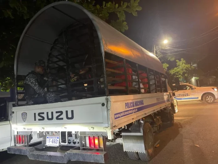 Policía intensifica operativos preventivos y apresa presuntos autores de asaltos en Bayaguana, Monte Plata