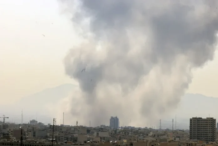 Israel lanza más ataques contra Irán, EE. UU. afirma haber alcanzado "cerca de 2,000 objetivos"