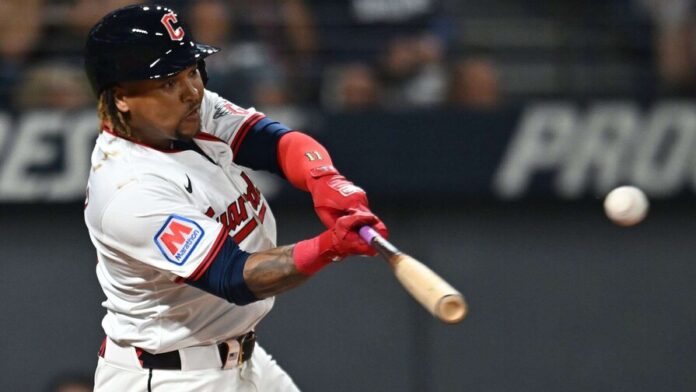 osé Ramírez comienza a toda máquina: rompe empate con doble de dos carreras, Cleveland gana
