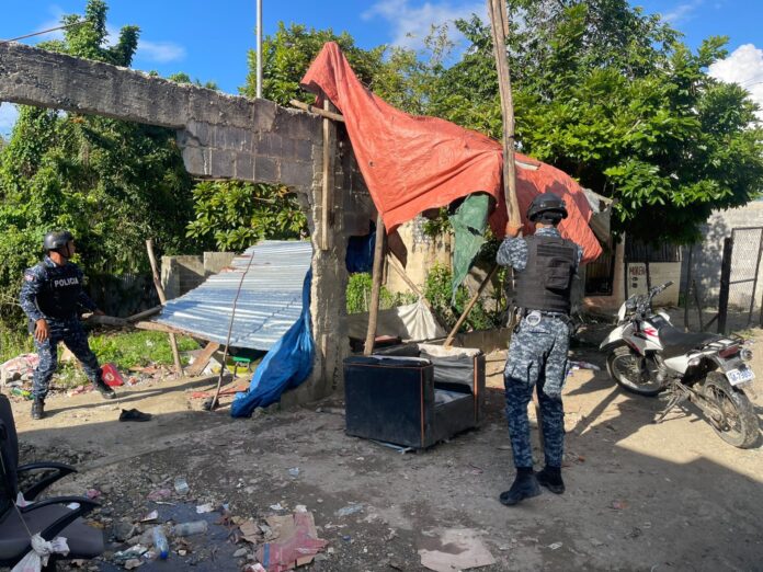 PN interviene varios sectores de SDN, ocupa drogas y detiene varias personas
