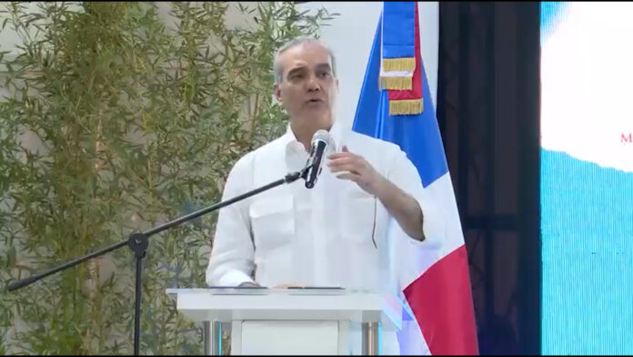 Presidente Abinader expresa su total indignación, califica de "animal" al responsable de la muerte de un joven en Herrera y exige que se haga justicia