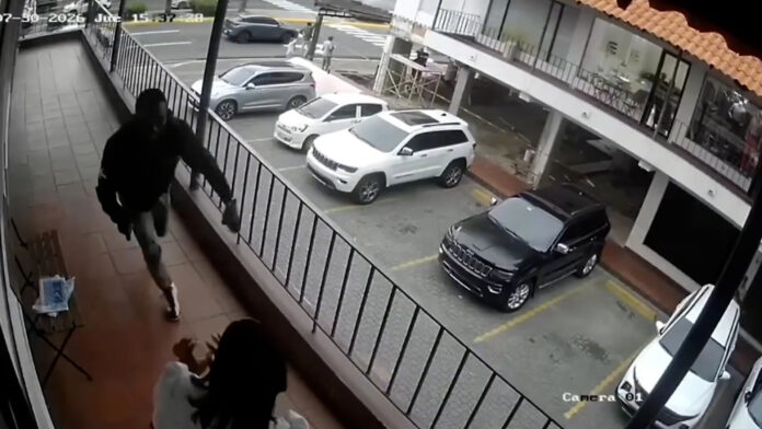 Atentado en la Lincoln: Mujer resulta baleada por agresor que buscaba intimidar a un testigo judicial Atentado en la Lincoln: Mujer resulta baleada por agresor que buscaba intimidar a un testigo judicial