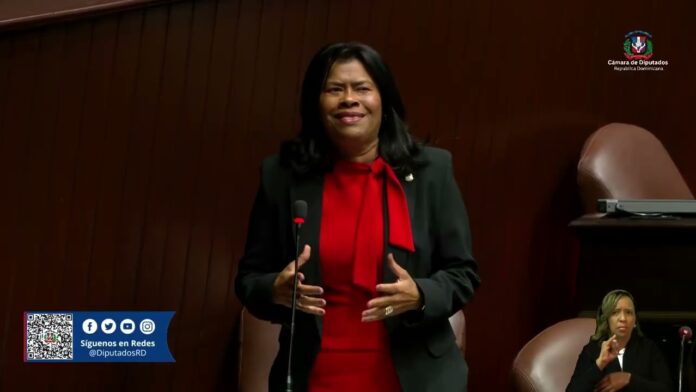 Diputada Rafaela González acusa a Faride Raful de empoderar a los "criminales" dentro de la policía
