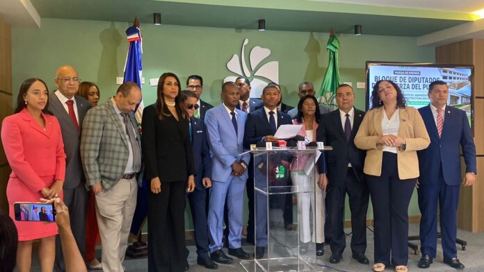Bloque de FP solicitan interpelar al ministro de Educación por condiciones del sistema escolar
