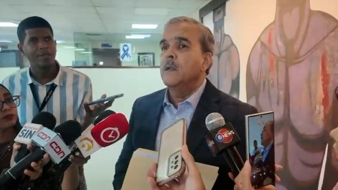 Wessin Chávez somete proyecto alternativo de reforma policial y califica de “inaplicable” el que cursa en el Congreso