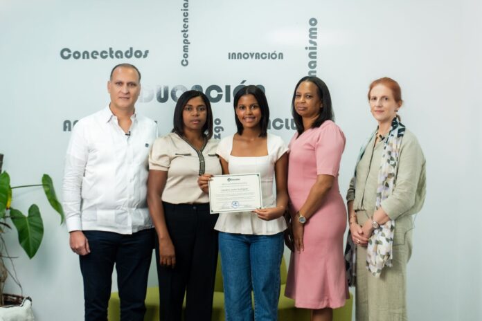 Docalsa lanza programa Beca a la Excelencia para impulsar el talento de las comunidades