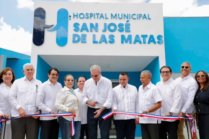 Presidente Abinader entrega Hospital Materno Infantil en Sajoma