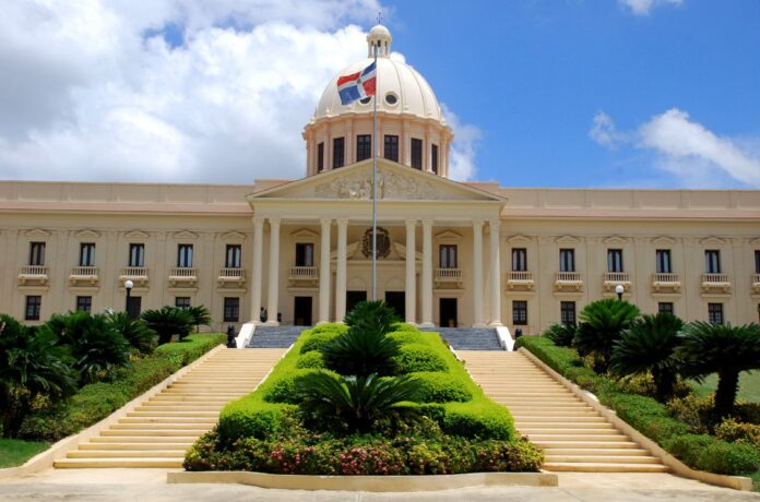 Gobierno anuncia plan de austeridad para liberar RD$40 mil millones ante crisis internacional