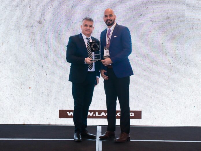 Firma abogados EM Law Firm recibe premio "The Law Awards 2024" por excelencia empresarial y compromiso social