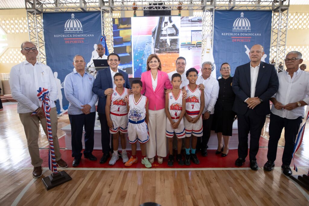 Peña sostuvo que con cada instalación deportiva que se ha inaugurado, rehabilitado o remozado en la gestión de gobierno del presidente Luis Abinader, se garantiza que todas las comunidades tengan valiosas oportunidad de desarrollo y bienestar