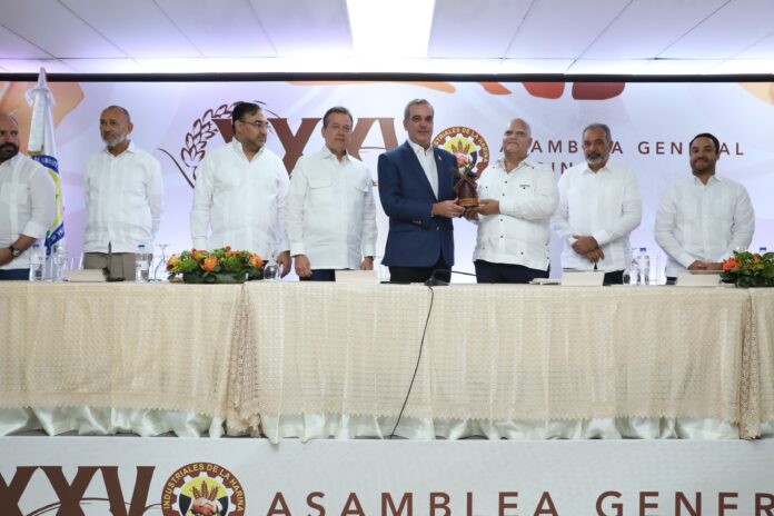 Industriales de la harina reconocen a Abinader por sus aportes al sector Industriales de la harina reconocen a Abinader por sus aportes al sector