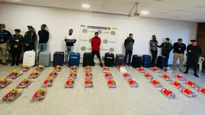Detienen a dominicanos en el aeropuerto de Bogotá con 215 kilos de cocaína