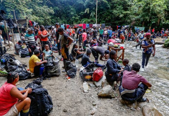Alertan de aumento de enfermedades ante cierre de pasos migratorios en el Darién